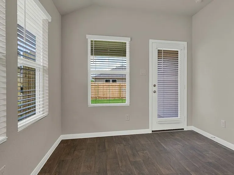 325 Darwin Pl — Photo 12