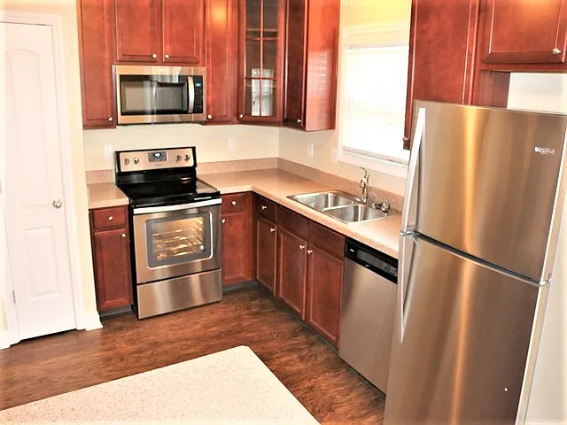 386 Hemhill Dr — Photo 2