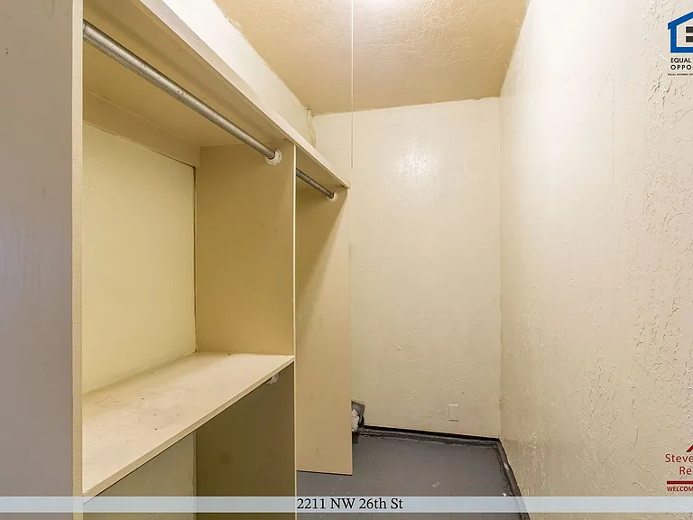 2211 NW 26th St — Photo 33