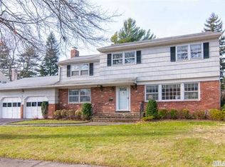 34 Maxwell Rd, Garden City, NY 11530