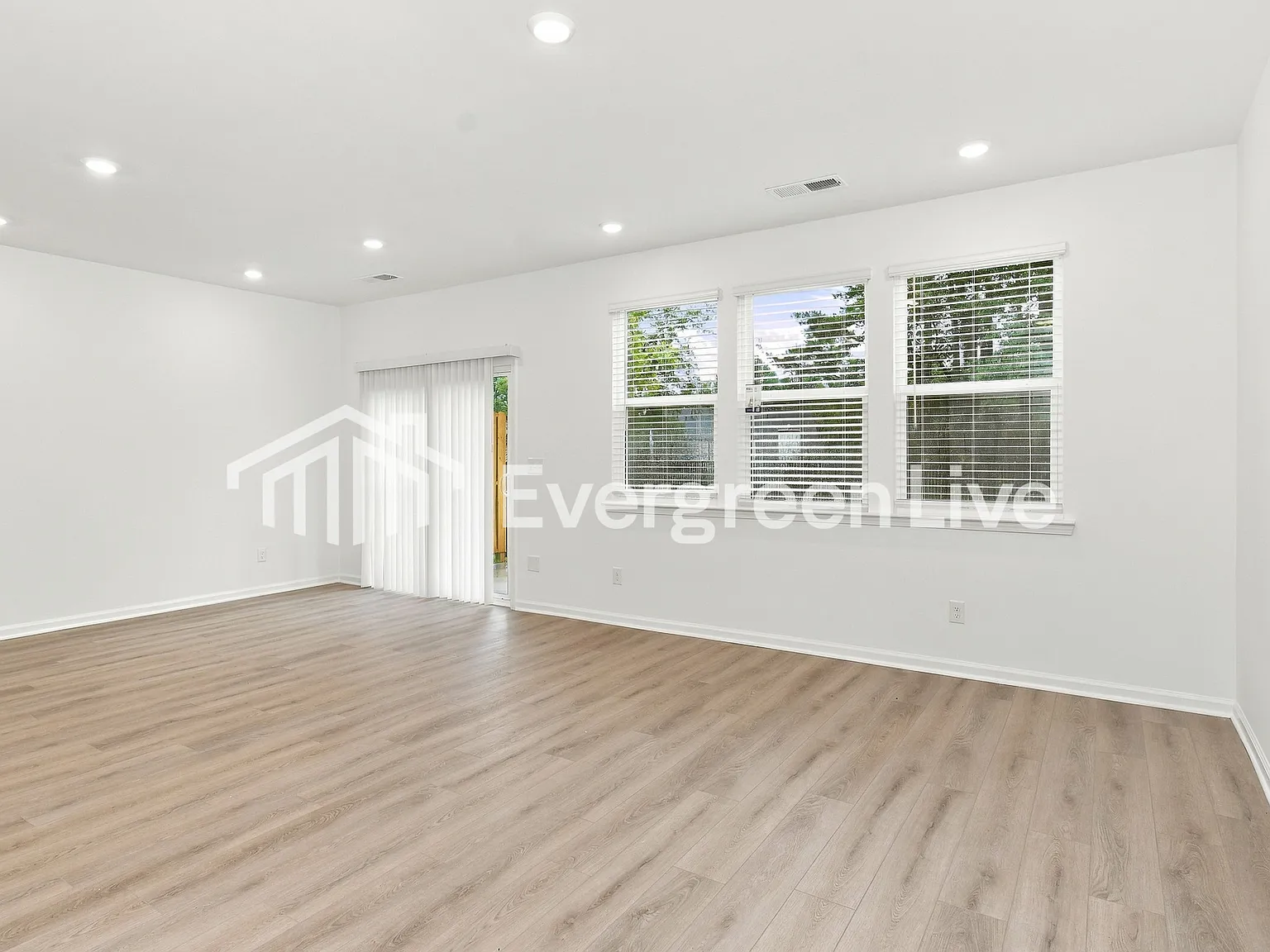 3 bed, 2.5 bath, 1825 sqft, $2,135 — Photo 4