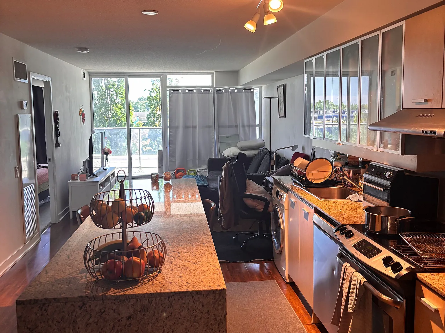 Discovery II Condos — Photo 4