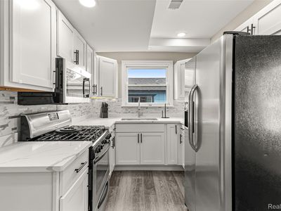 8329 Lenore St, Dearborn Heights, MI, 48127