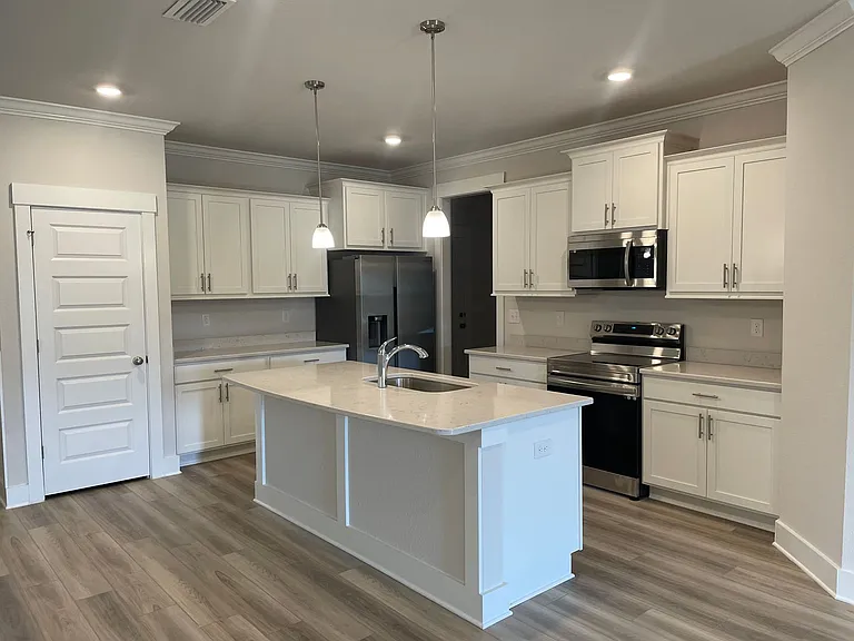 1714 Grouse St — Photo 4