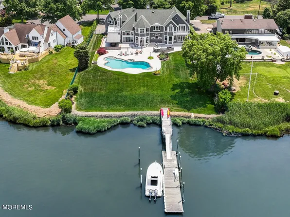 31 Mohawk Avenue, Oceanport, NJ 07757