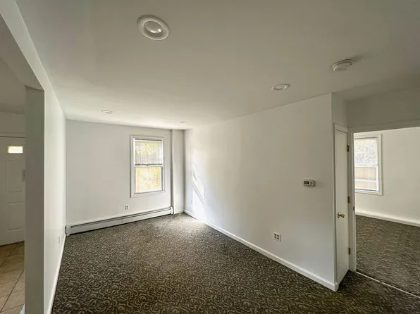 35 Terrace Dr APT 2R, Vernon Rockville, CT 06066