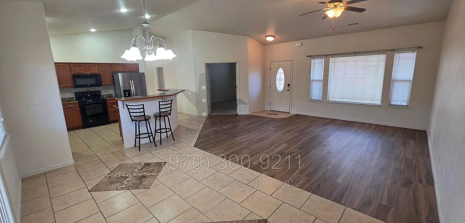 4 bed, 2.0 bath, 1698 sqft, $2,300 — Photo 2