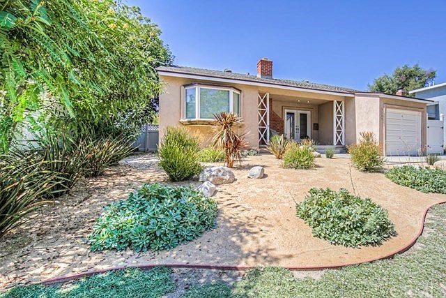2nd image of 3553 Conquista Ave