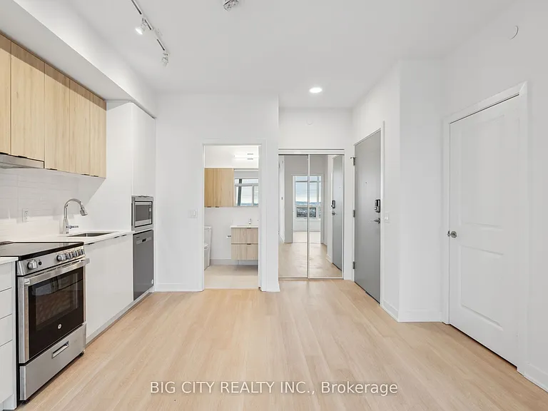 50 Upper Mall Way #2606 — Photo 4