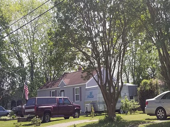 2nd image of 910 James Dr