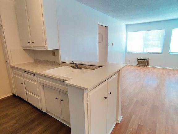 4th image of 14205 Burbank Blvd APT 7