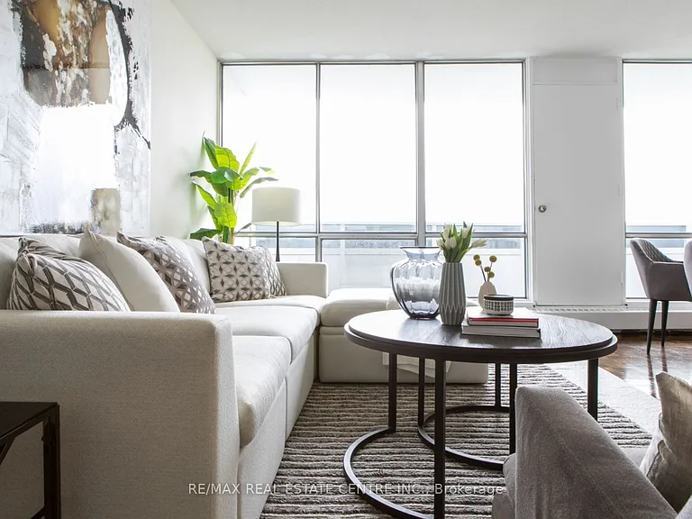 50 Graydon Hall Dr #212 — Photo 6