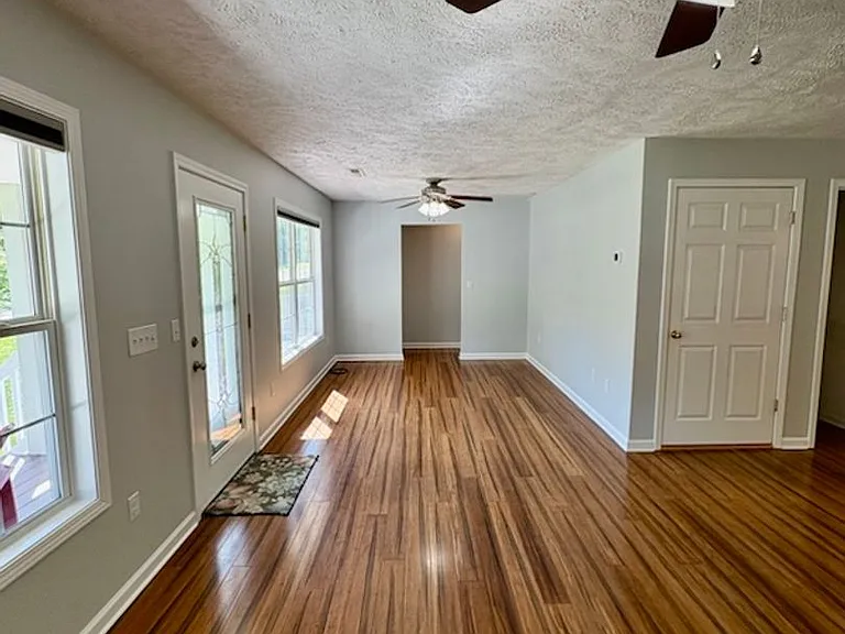160 Burning Oaks Dr — Photo 3