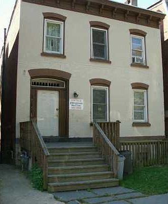 3 family 2 bedrooms each