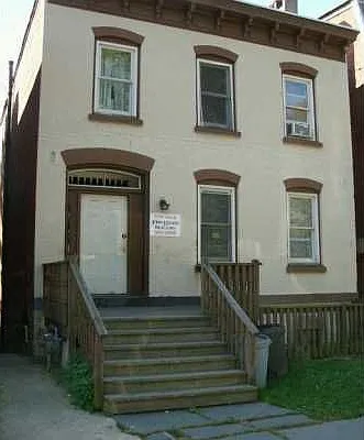3 family 2 bedrooms each