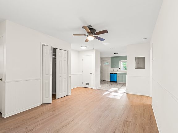 4th image of 307 Springdale Dr #B