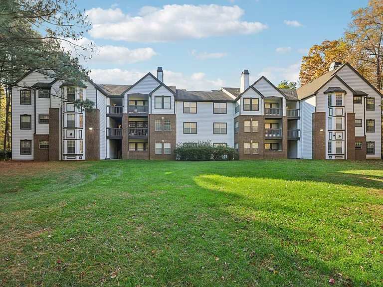 Radbourne Lake Apartments — Photo 19