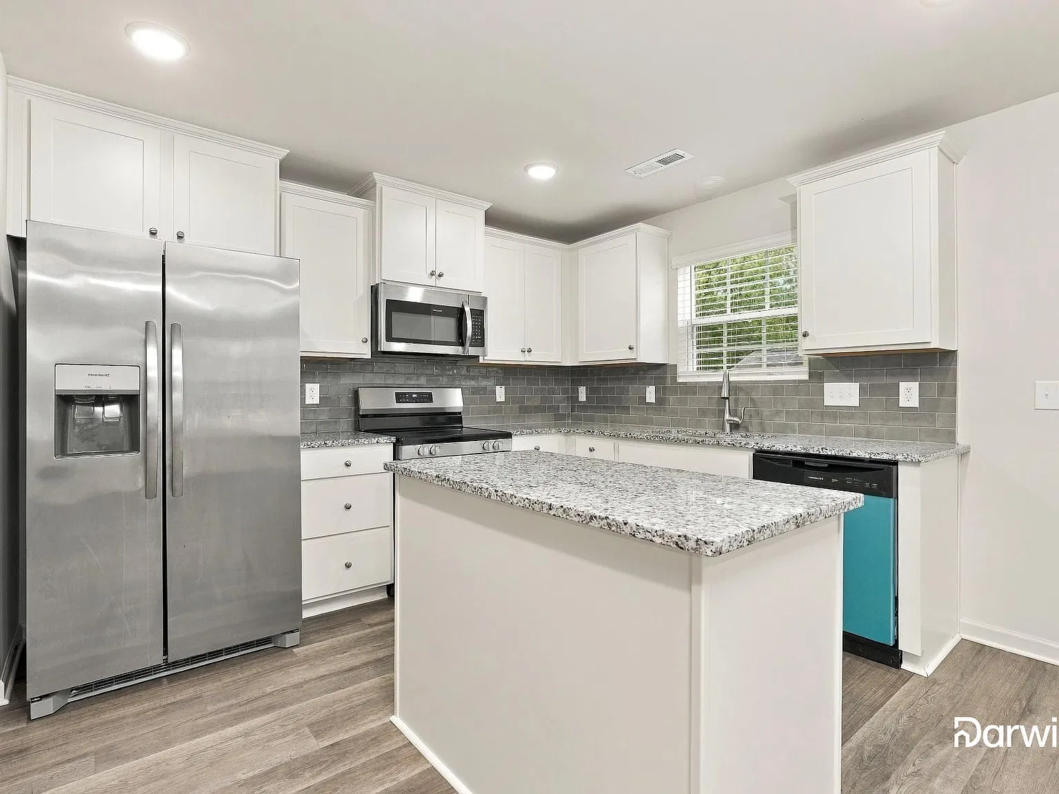 3 bed, 2.0 bath, 1383 sqft, $1,725 — Photo 4