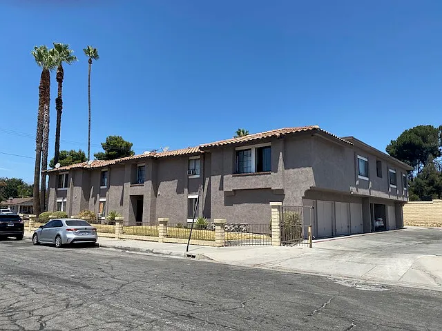 1515 N Sierra Way #13 — Photo 5