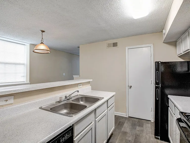 Towne at Lakewood Heights — Photo 17