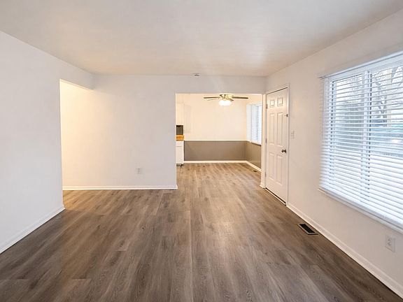 3rd image of 146 W Beverly Ave