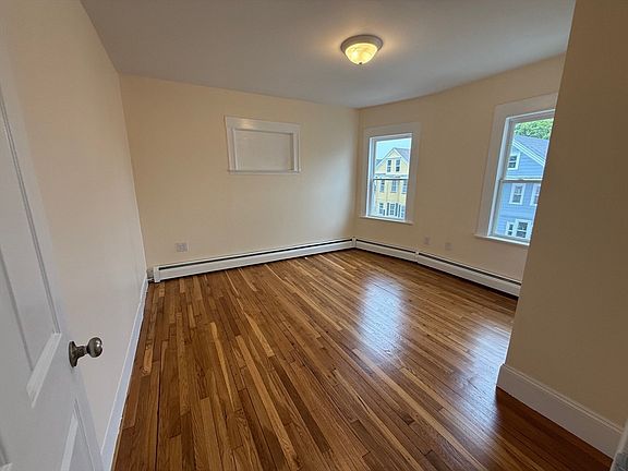 5th image of 11 Dalrymple St #3