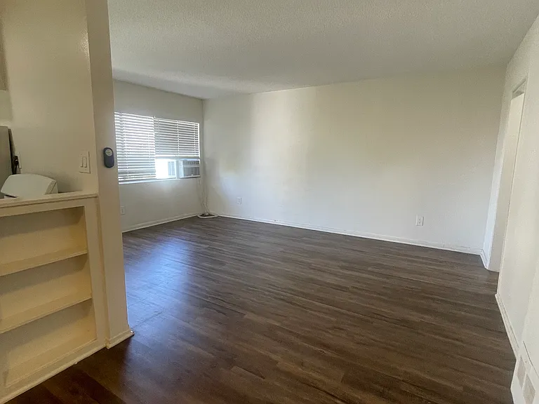 131 S Carondelet St #10 — Photo 2