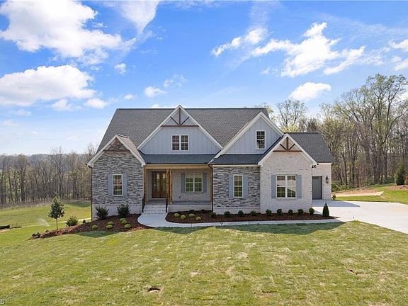 3rd image of 3973 Valley View Cir