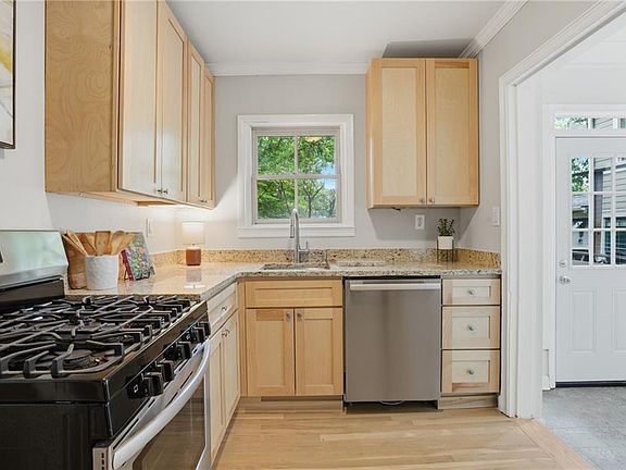 3rd image of 446 Ansley St