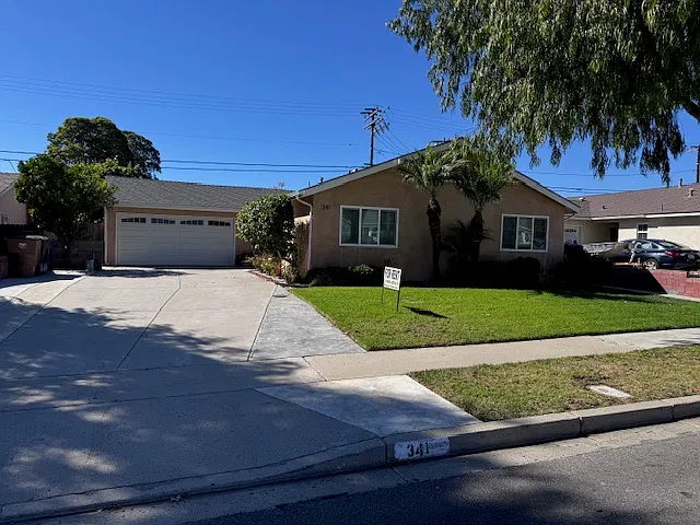 3 bed, 1324 sqft, $4,400 — Photo 2
