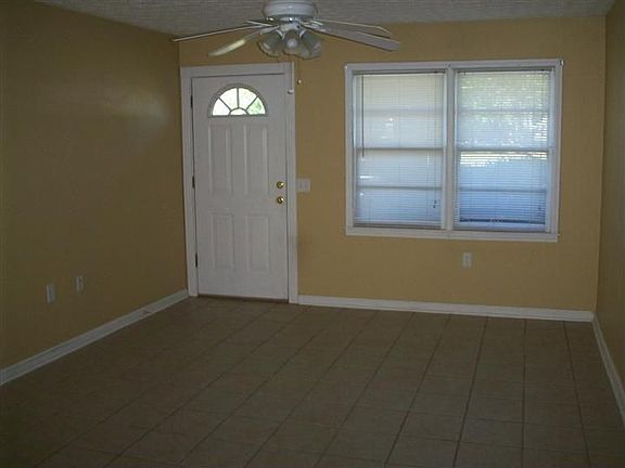 4th image of 106 Arlington Dr #A-b