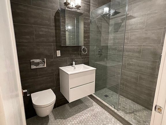 4th image of 941 Washington Ave #503