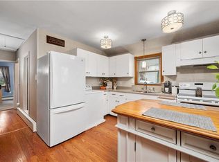 11 Willow Ln, Lincoln, RI 02865