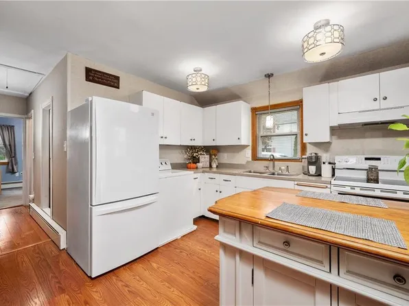 11 Willow Ln, Lincoln, RI 02865