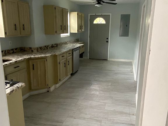 4th image of 706 E Davant Ave