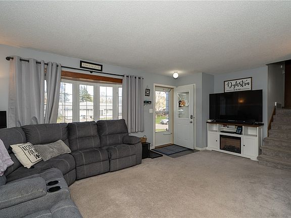 3rd image of 1111 N 10th Ave E