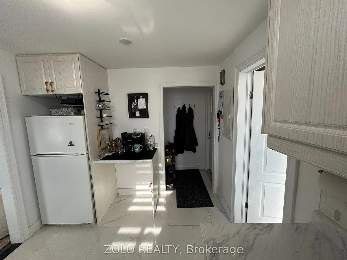 Building Photo - 2 Evans St #A