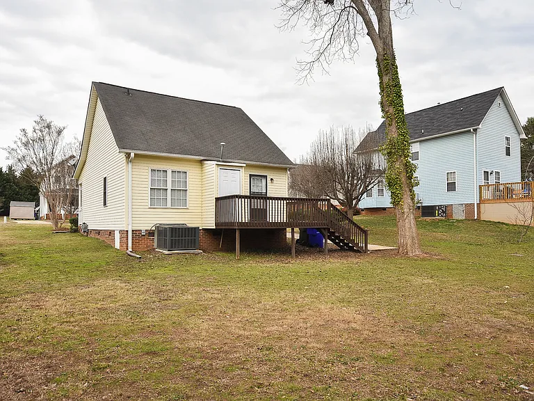 421 Viola St — Photo 6
