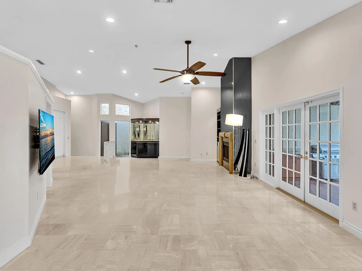3 bed, 2437 sqft, $6,850 — Photo 4