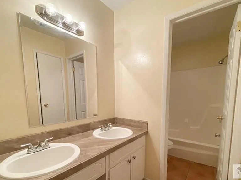 55 Alberta Dr — Photo 6