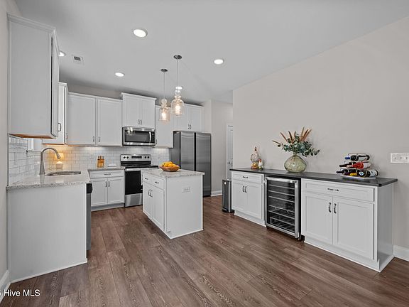 3rd image of 120 Persimmon Drive