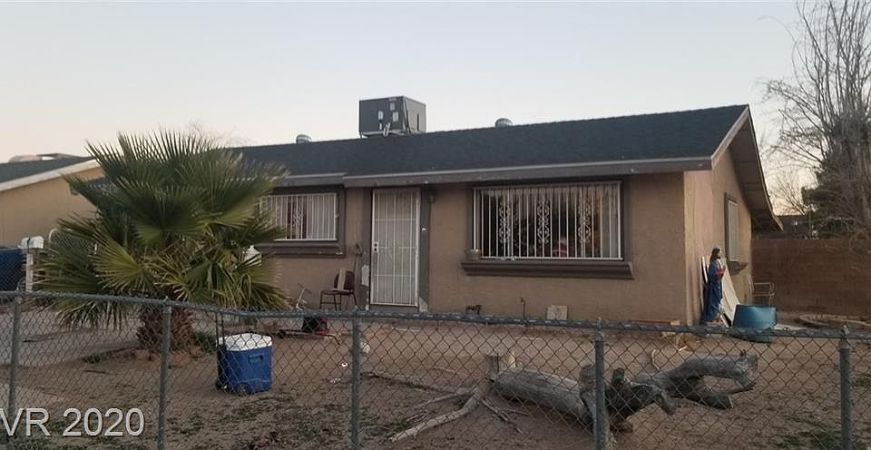 2nd image of 3317 Blake Ave