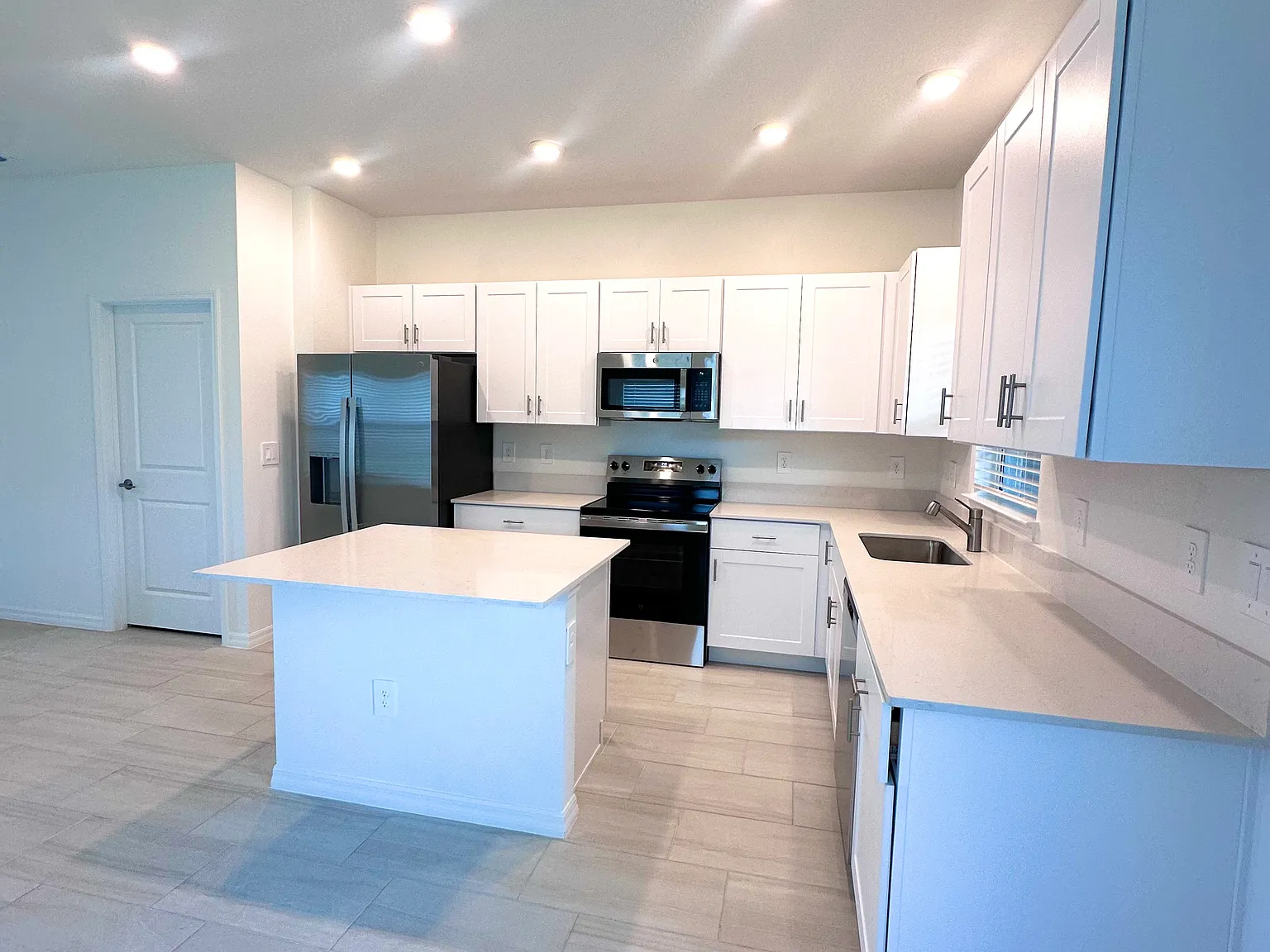 3 bed, 2.5 bath, 1510 sqft, $2,490 — Photo 4