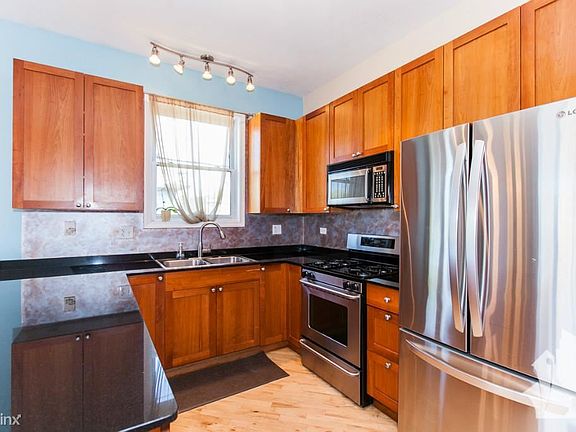 4th image of 2215 W Augusta 2-e Chicago Il 60622 In The Ukraini