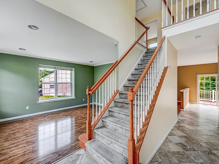 115 Daffodil Dr — Photo 2