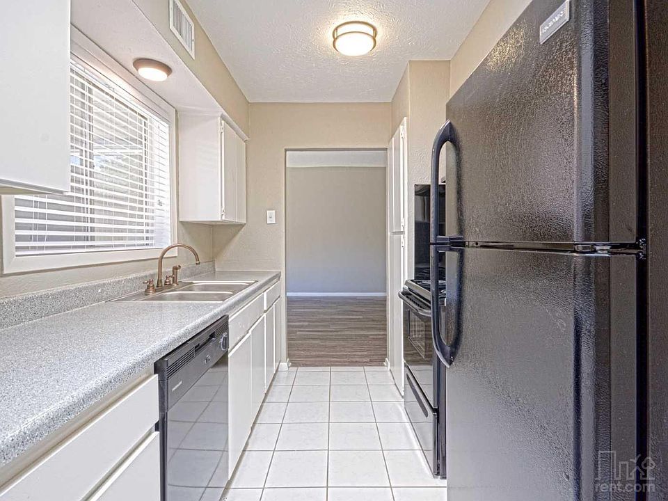 1st image of 3008 Augusta Dr APT D