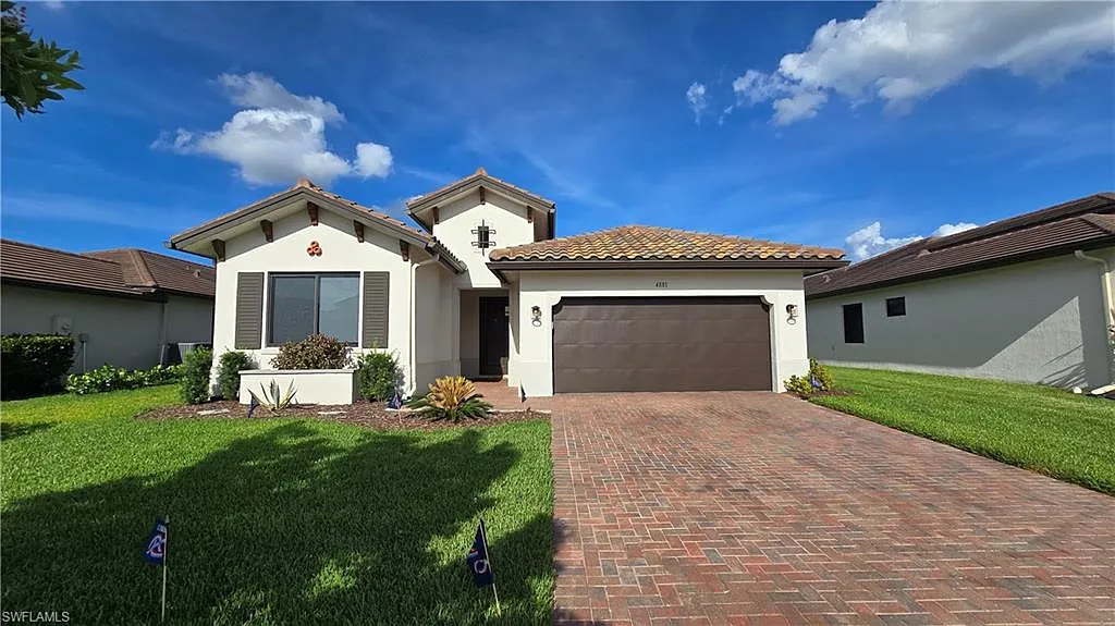 3 bed, 2.5 bath, 2037 sqft, $2,600 — Photo 1