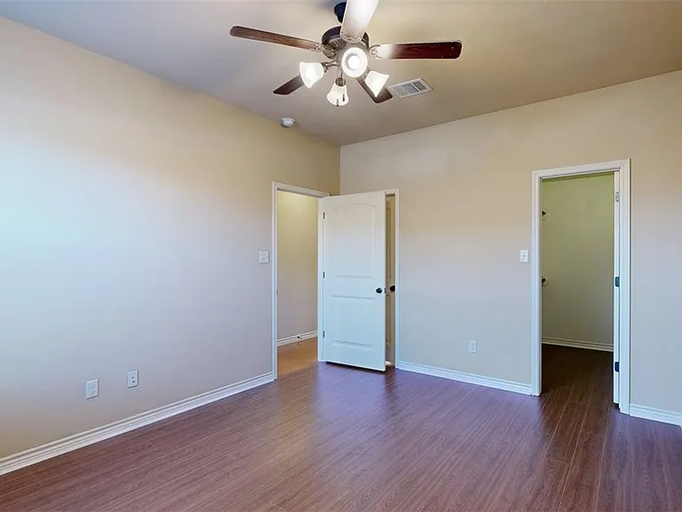 3007 Towers Pkwy — Photo 16