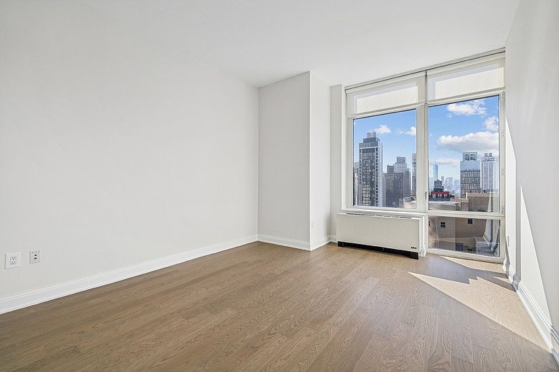 1st image of 125 W 31st St APT 34J
