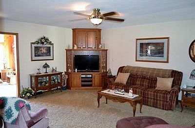 3rd image of 10694 Eastview Ave